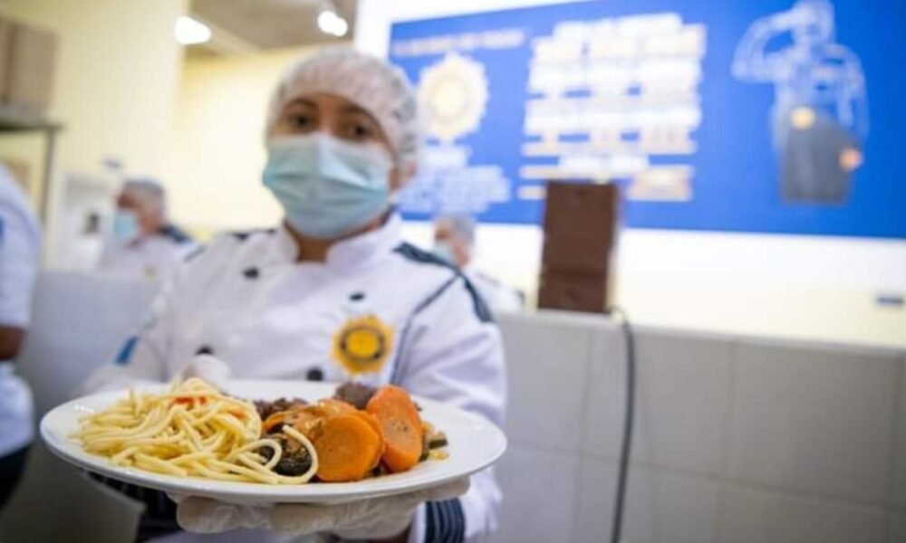 Mingob impulsa bono alimenticio para la PNC y confirma cierre de comedores