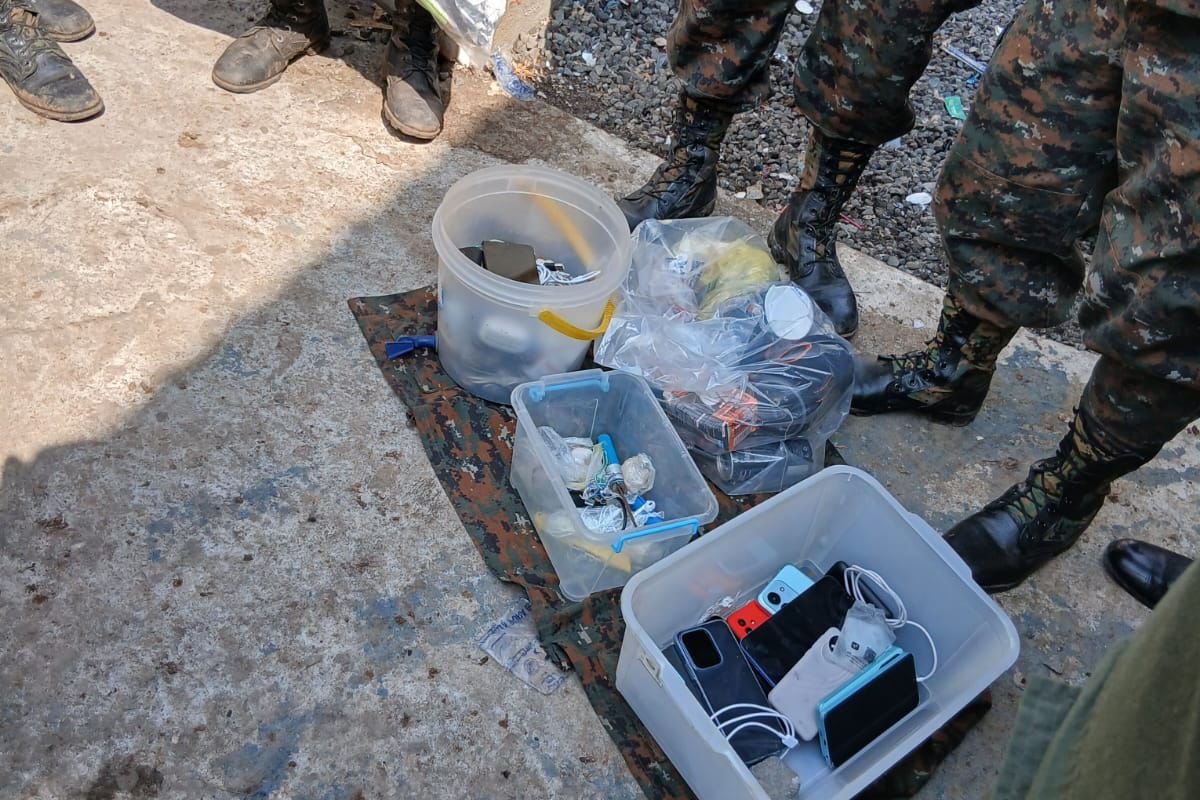 Realizan requisa en Renovación I y localizan celulares, droga y un arma de fuego