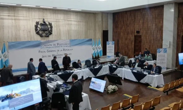 Presentan amparo para frenar exclusión de aspirantes mejor calificados