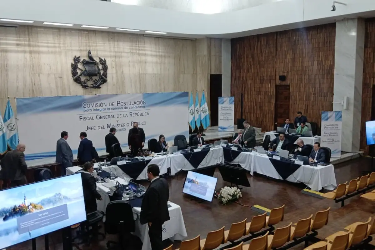 Presentan amparo para frenar exclusión de aspirantes mejor calificados