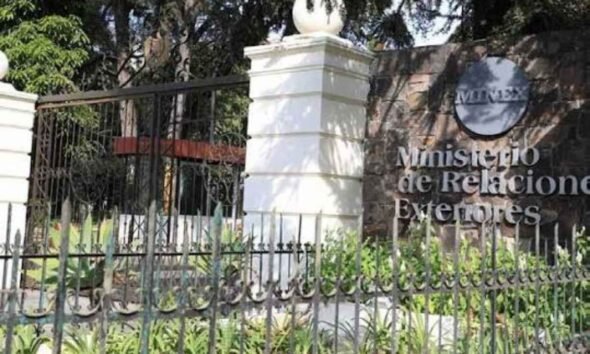Hugo Beteta deja embajada en EE. UU. Julio Saavedra asumirá el cargo